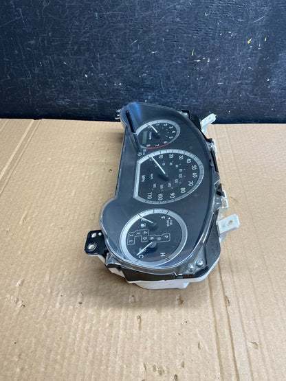 2004 2005 Toyota Sienna Speedometer Cluster Gauge AF6153 DG2