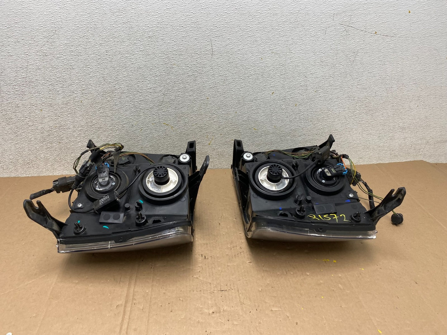 2007 - 2014 GMC Sierra Left+Right Side Black Halogen Headlights Q1572 DW12