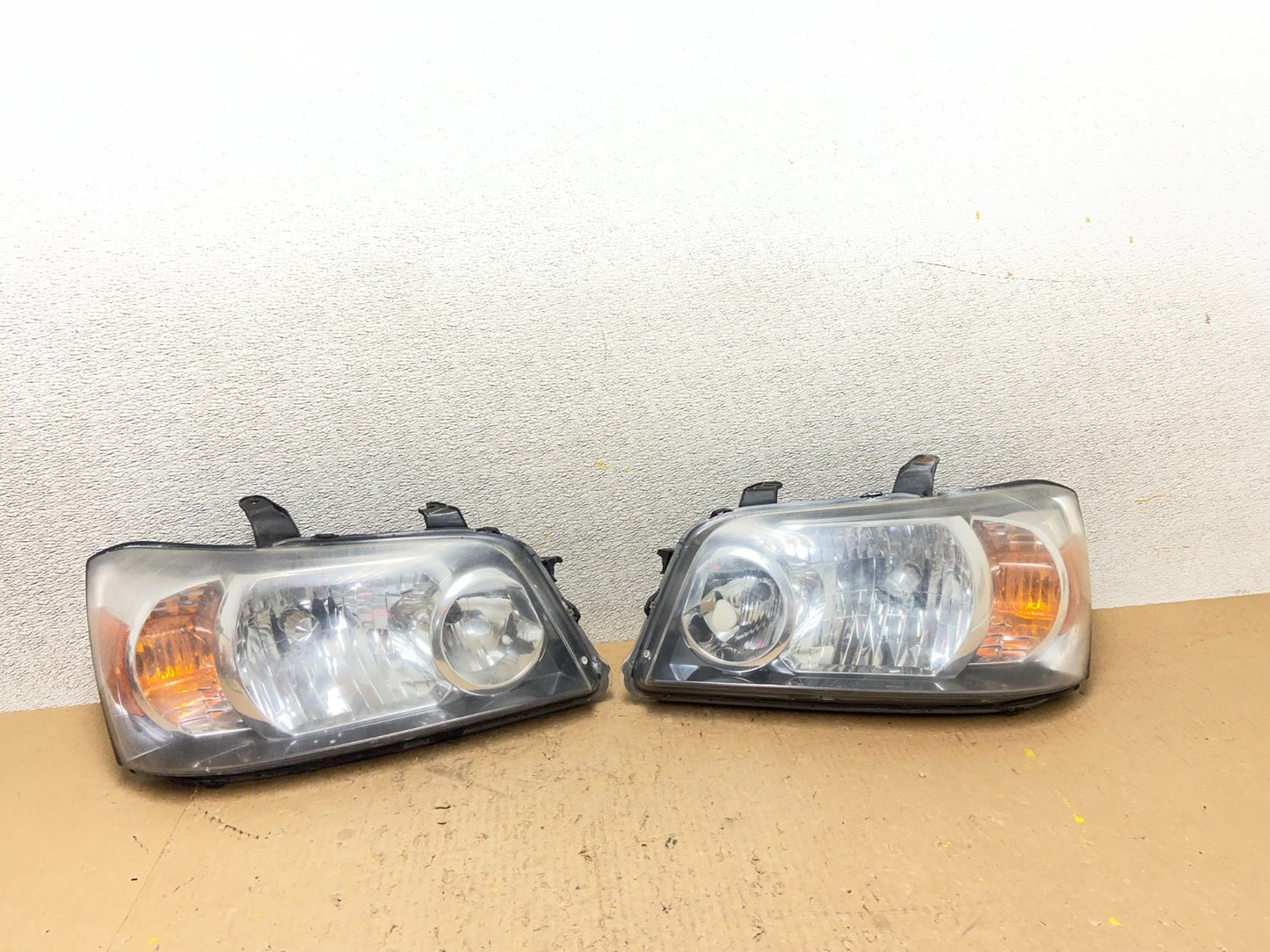 2004 2005 2006 Toyota Highlander Headlights Left+Right Side AA0095 DW0