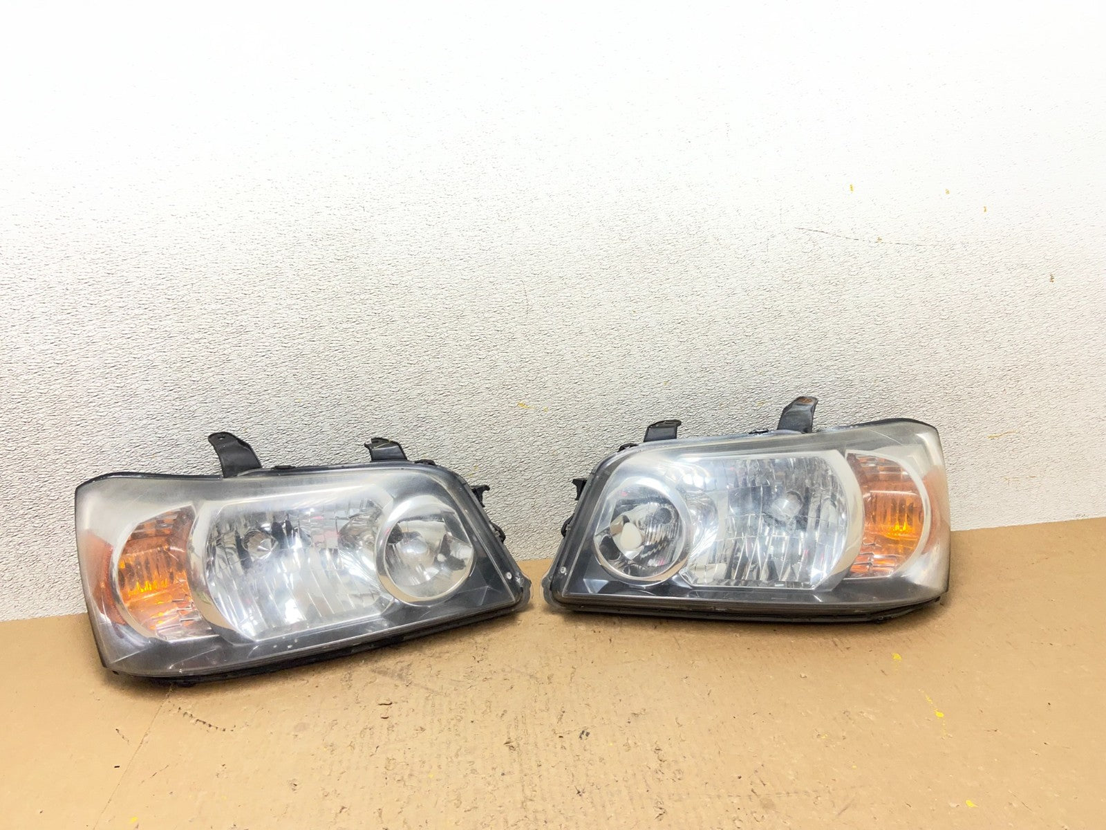 2004 2005 2006 Toyota Highlander Headlights Left+Right Side AA0095 DW0