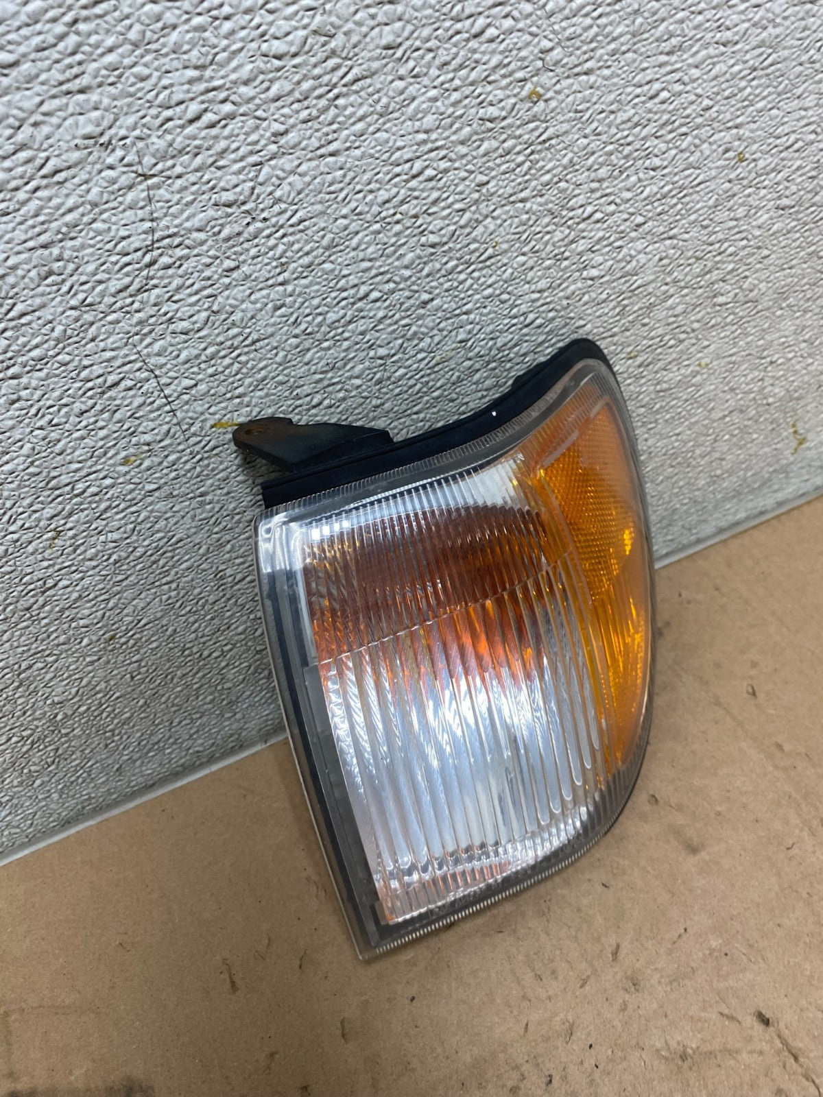 1999 - 2004 Nissan Pathfinder Front Left Driver Turn Signal Oem S3909 DW1