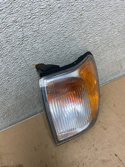 1999 - 2004 Nissan Pathfinder Front Left Driver Turn Signal Oem S3909 DW1