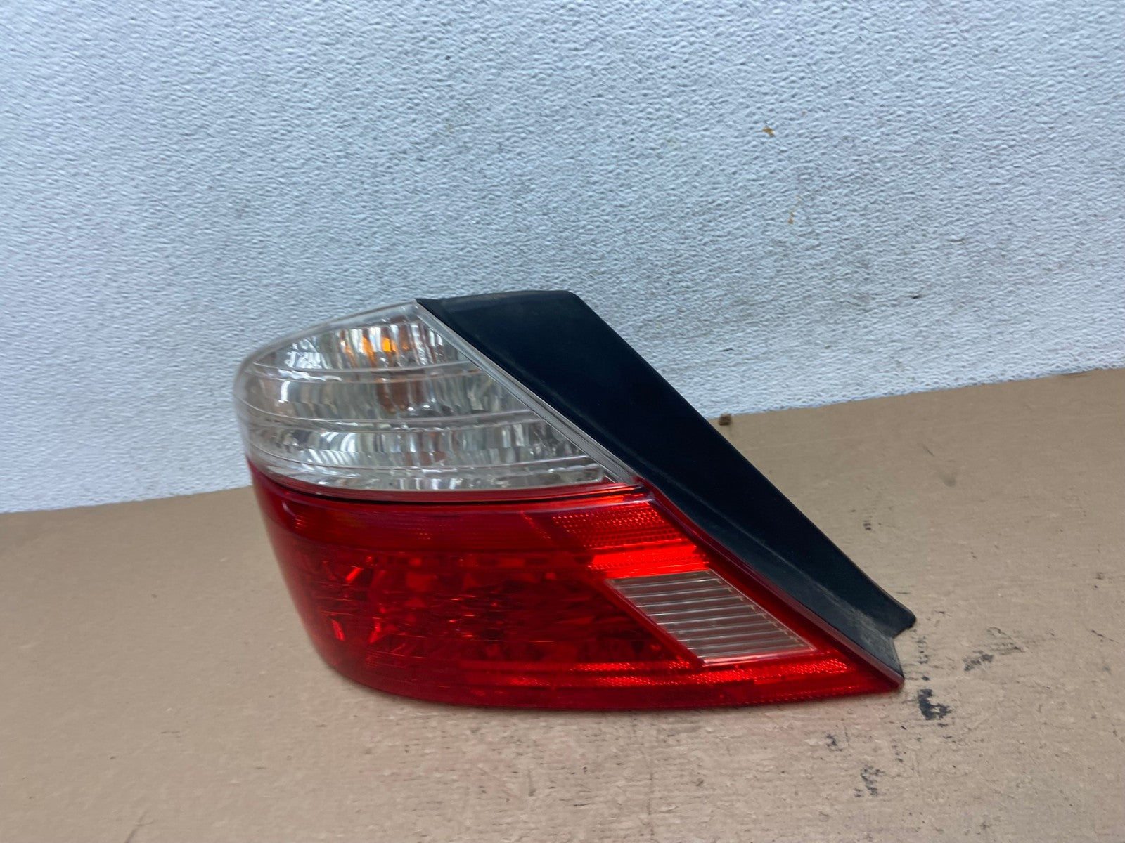 2003 to 2004 Toyota Avalon Left Driver Side Tail Light AF4905 LK1