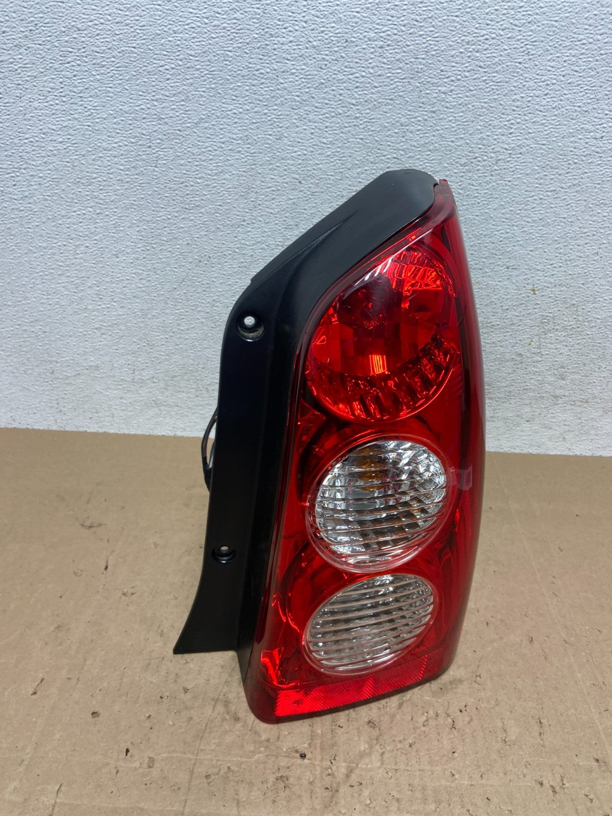 2005 2006 Mazda Tribute Right Passenger Rh Tail Light Aftermarket AE6171 DG2