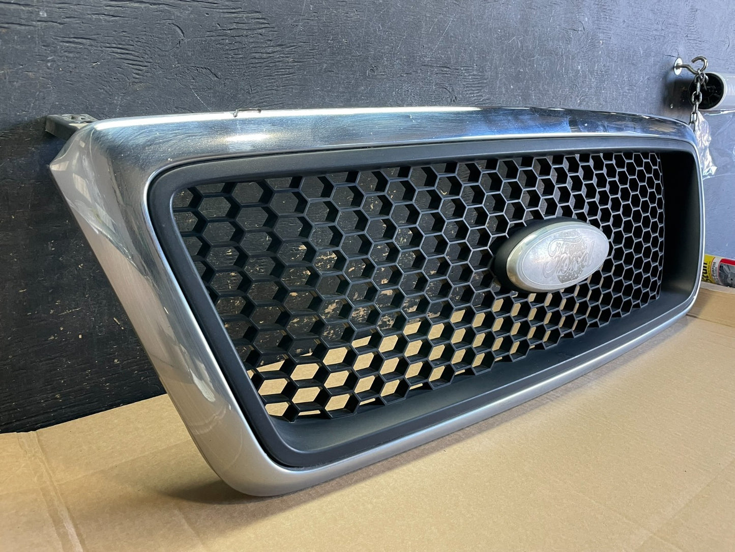 2004 to 2008 Ford F150 F-150 Front Upper Grill Grille AB2942 DG2