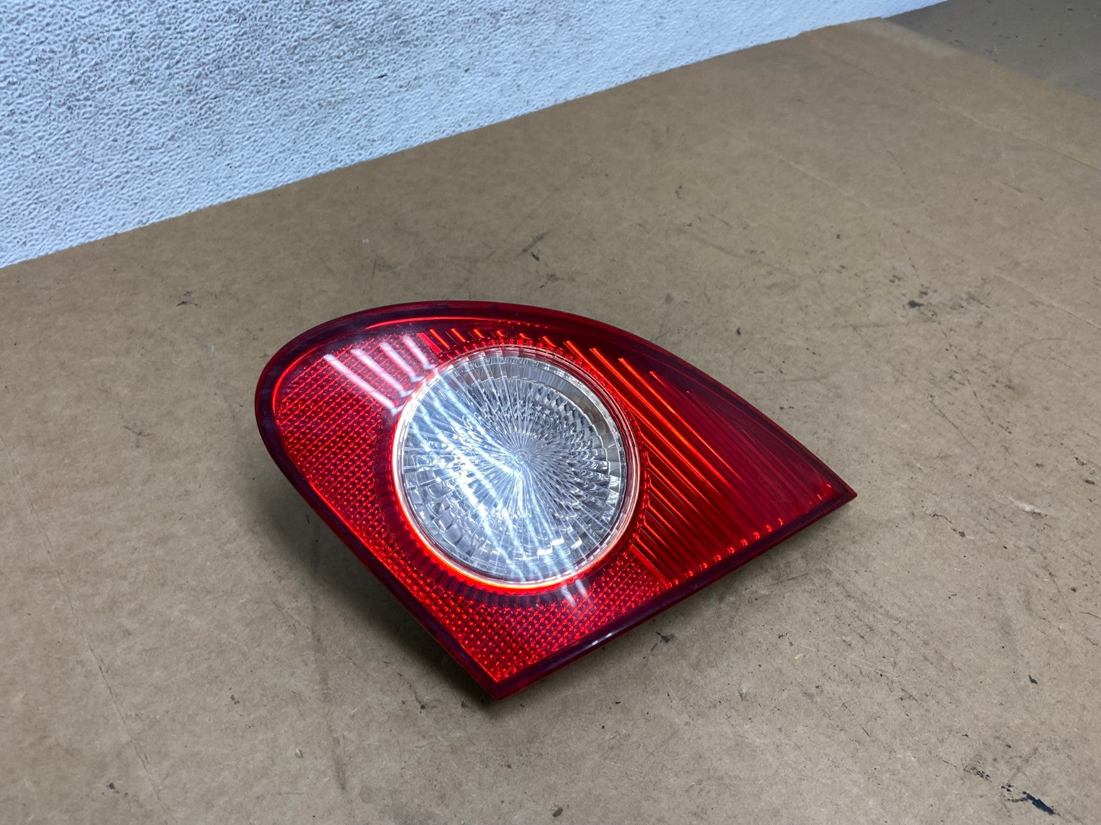 2003-2008 Toyota Corolla Inner Passenger Right RH Side Tail Light AE3117 LK2