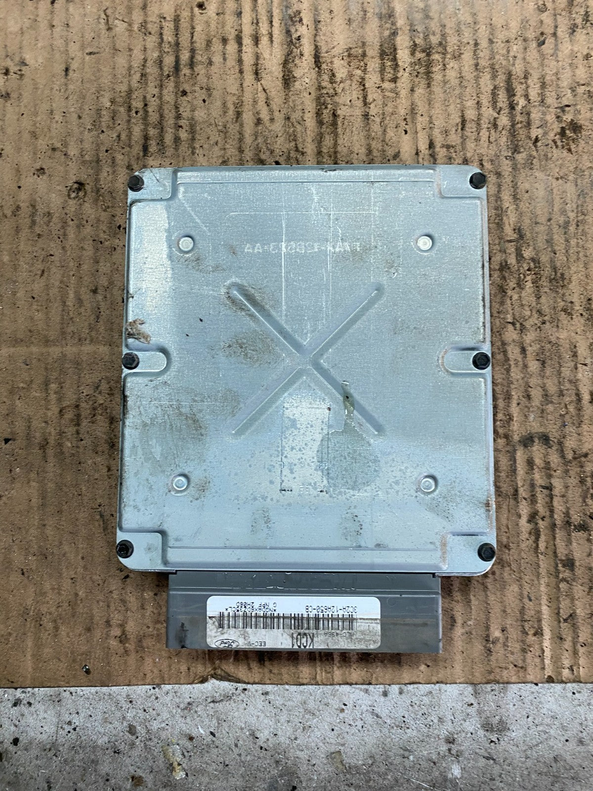 2003 Ford Van E350 E450 Engine Control Module Unit ECU Q0761 DG2
