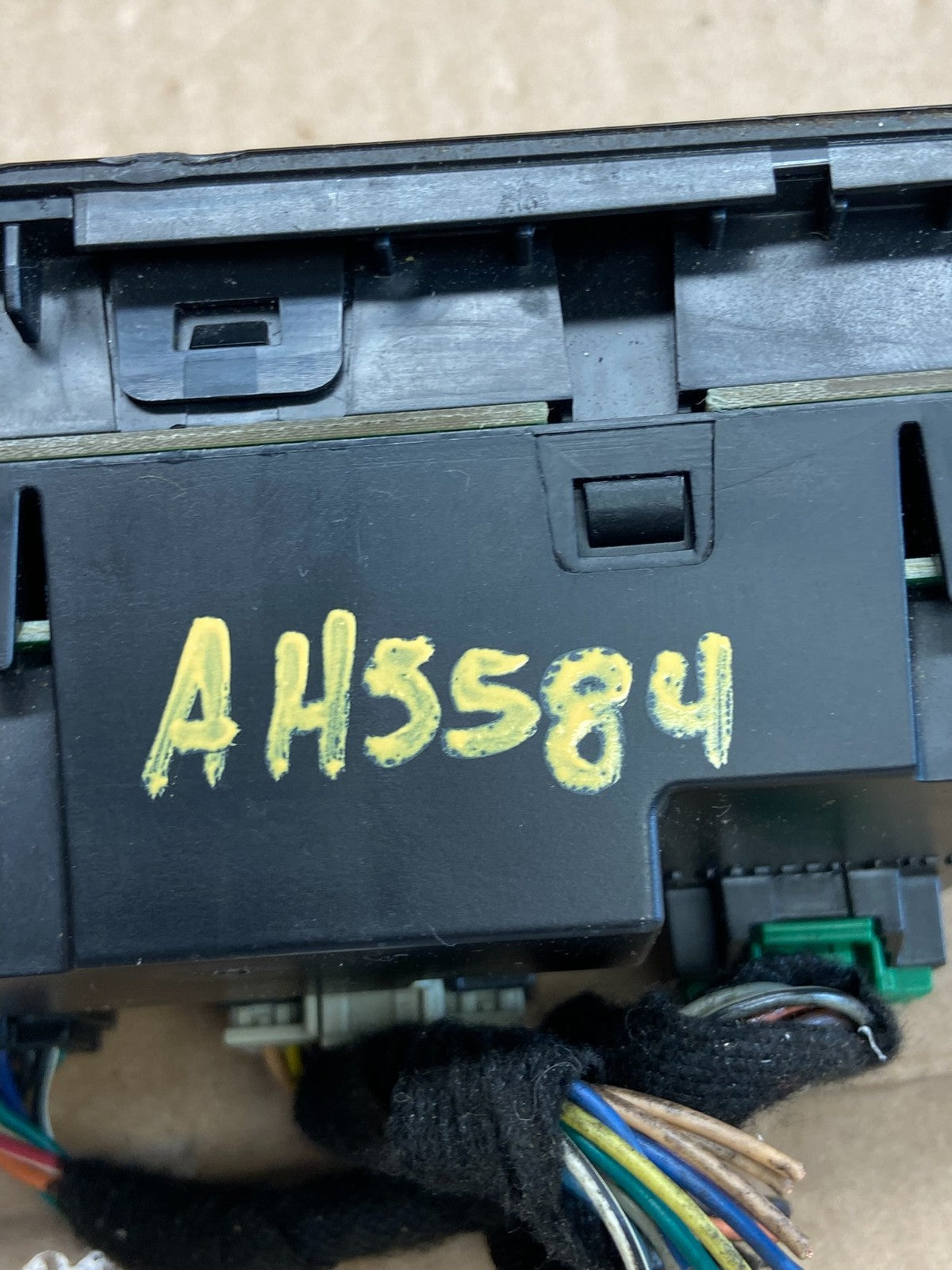 2007-2011 GMC Yukon Tahoe Automatic Climate Temperature Temp Control AH5584 DW5