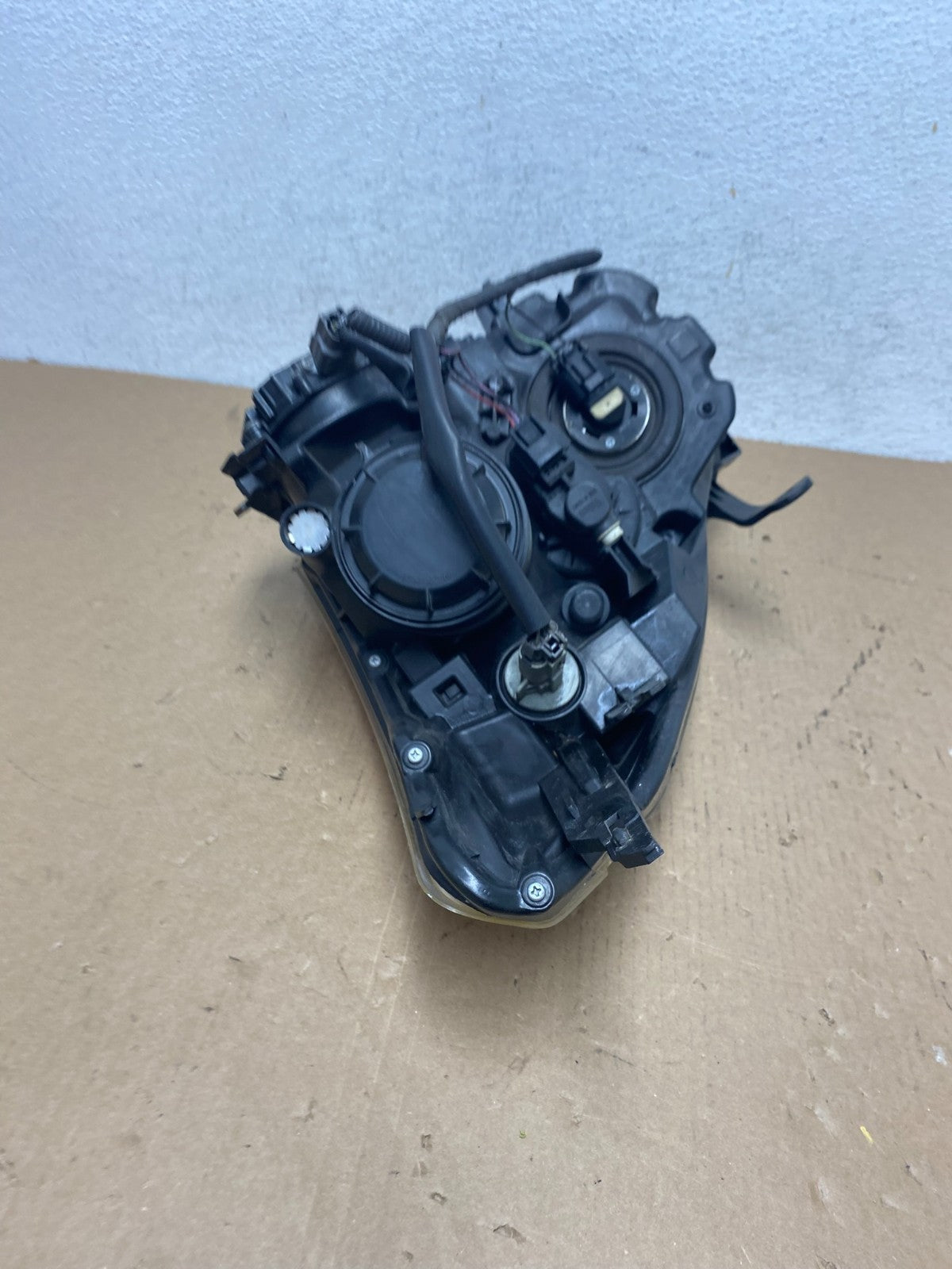 2009-2013 Nissan Rogue Right Passenger Xenon HID Headlight AD8001 DW7