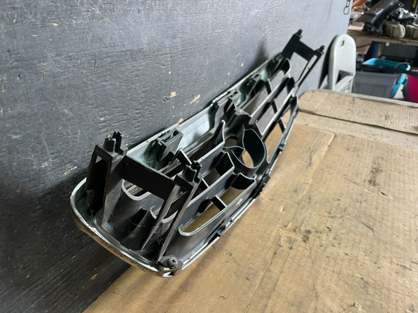 1999 Mazda 626 Front Upper Grill Grille Oem R0079 DG9