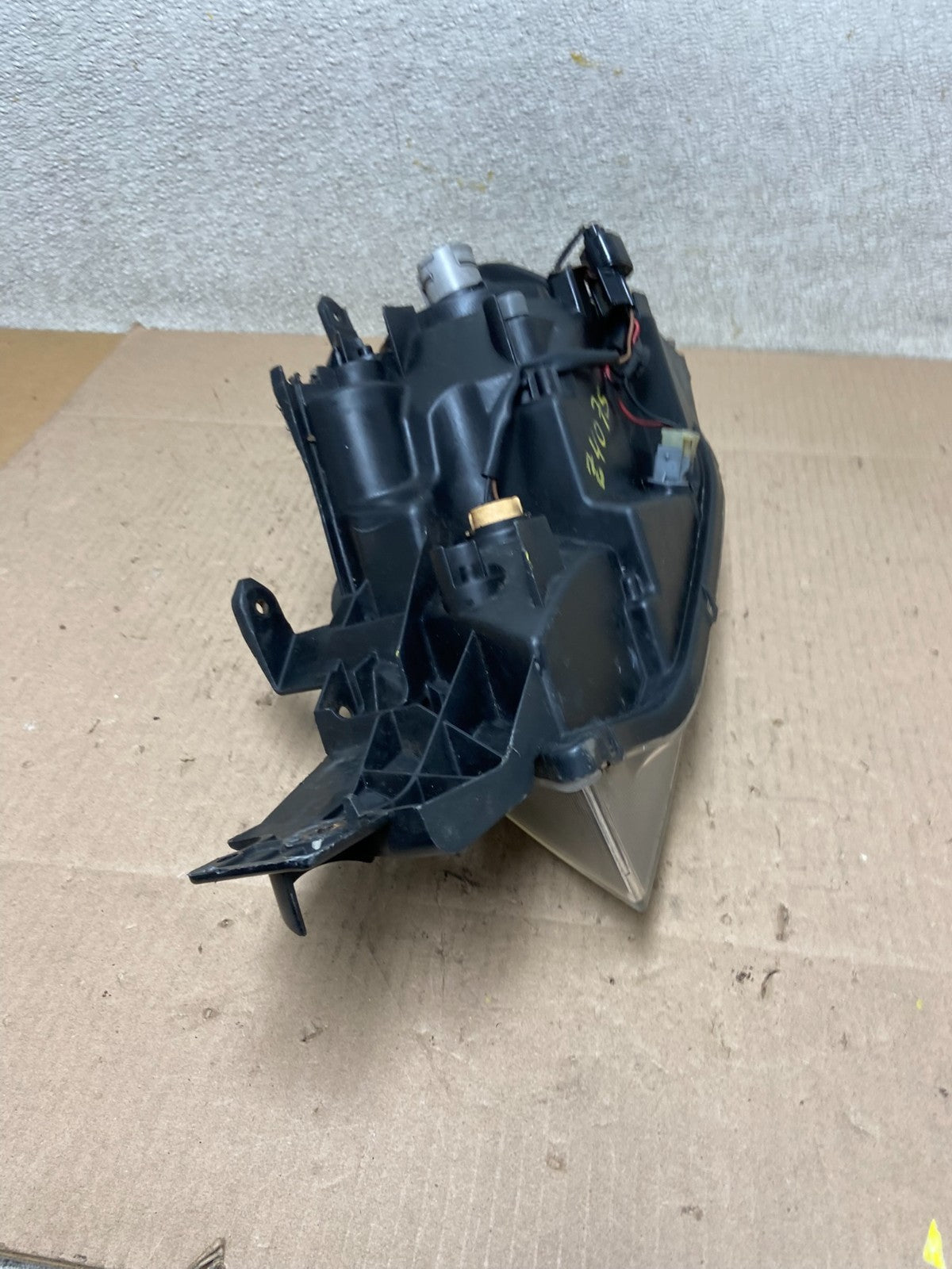 2003-2004 Mitsubishi Outlander Right Passenger Headlight Oem Z4075 DG8