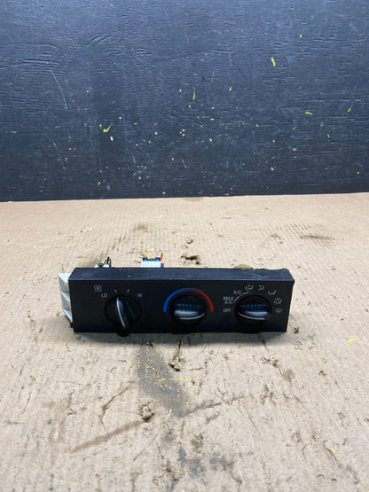 2001 - 2007 GMC Chevrolet Express 1500 Climate Control A/C Q9401 DG0