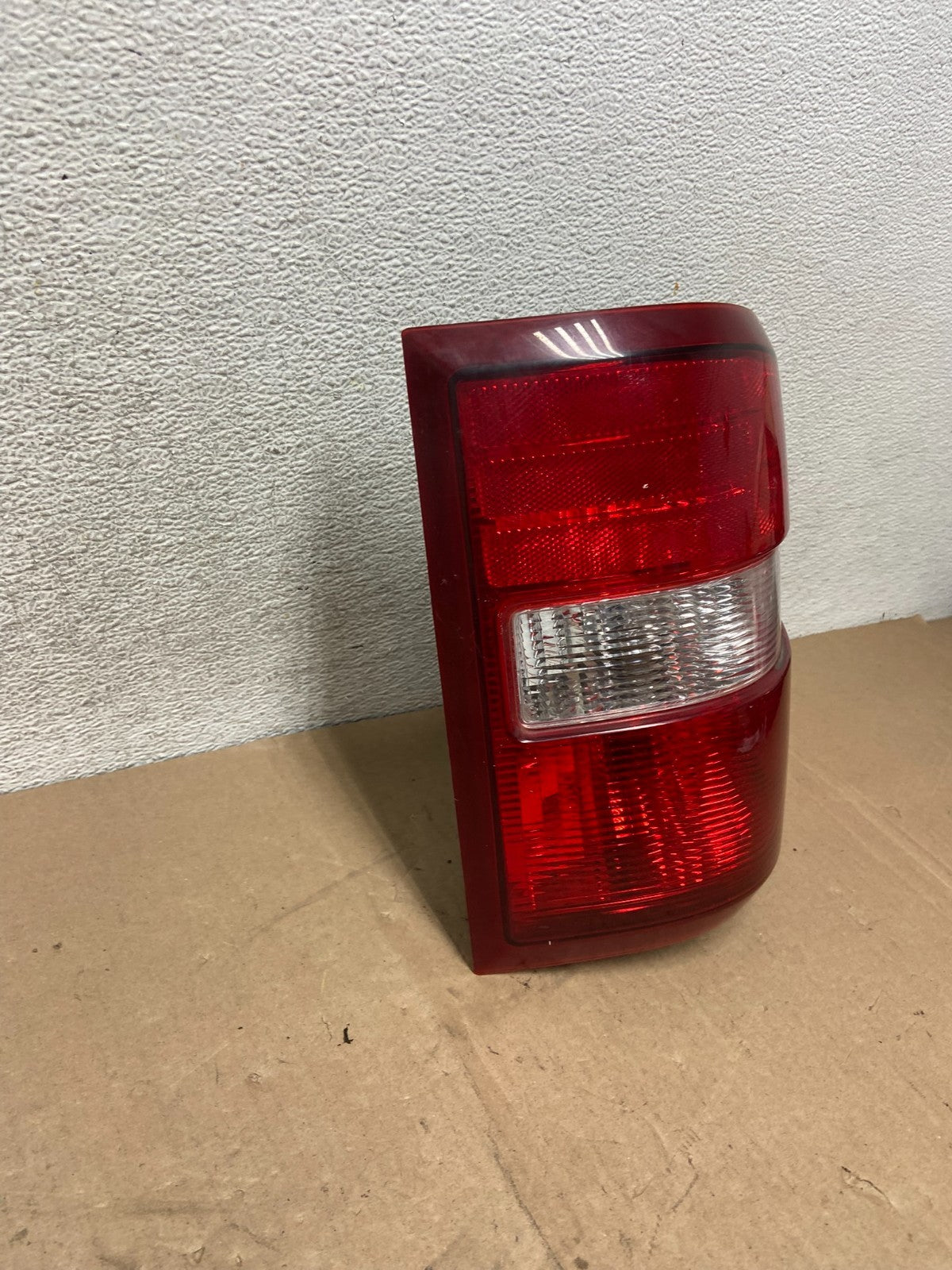 2004 to 2008 Ford F150 Flareside Right Passenger RH Side Tail Light AG4722 GD2