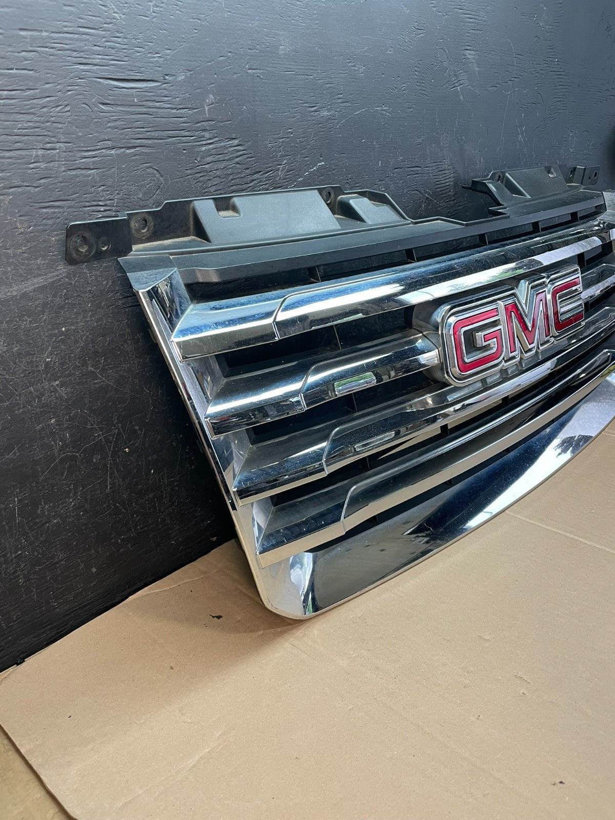2008 to 2013 GMC Yukon Hybrid Front Upper Grille Grill AD8351 DG2