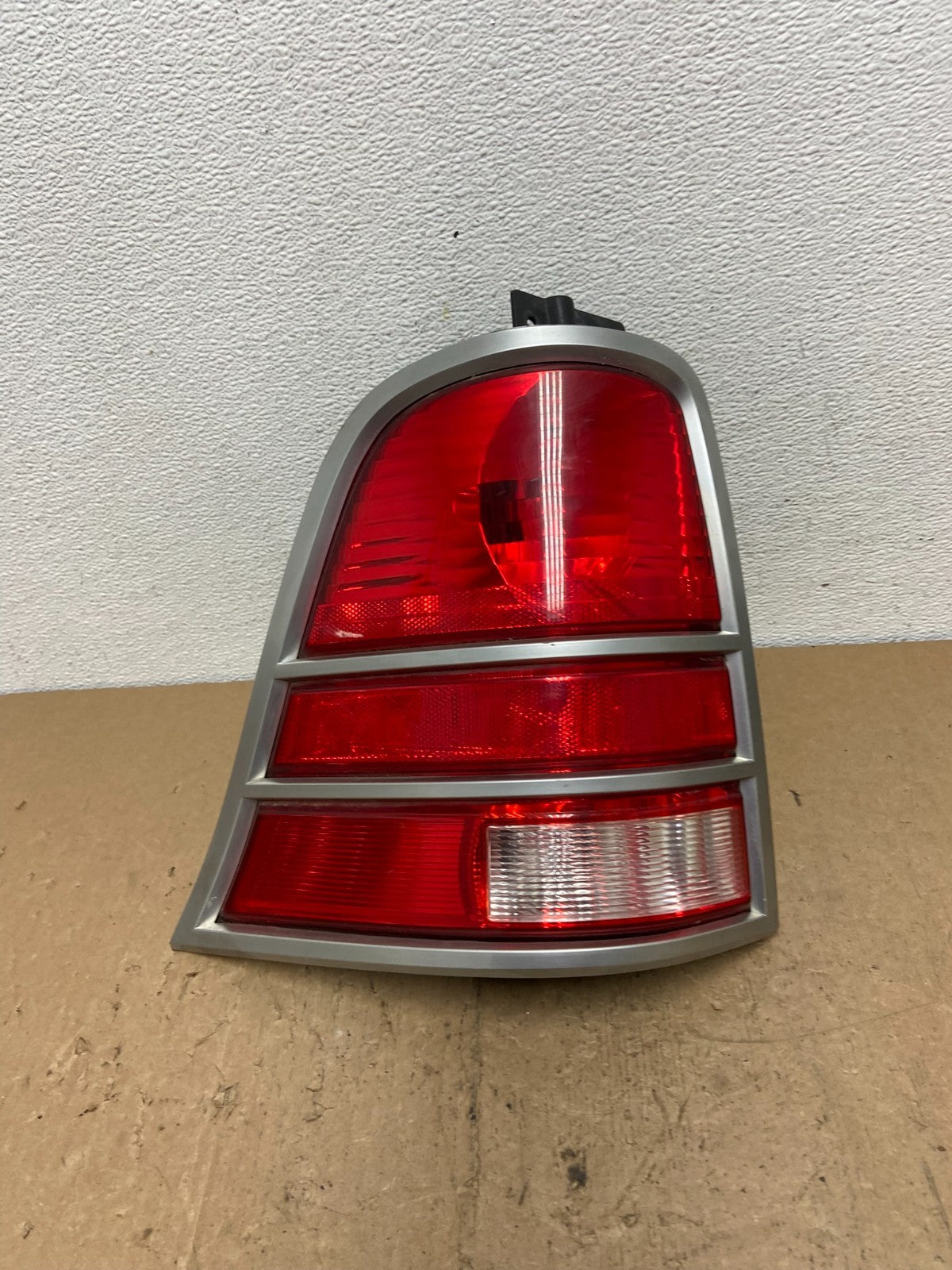 2004 to 2007 Mercury Monterey Left Driver LH Side Tail Light AC72590