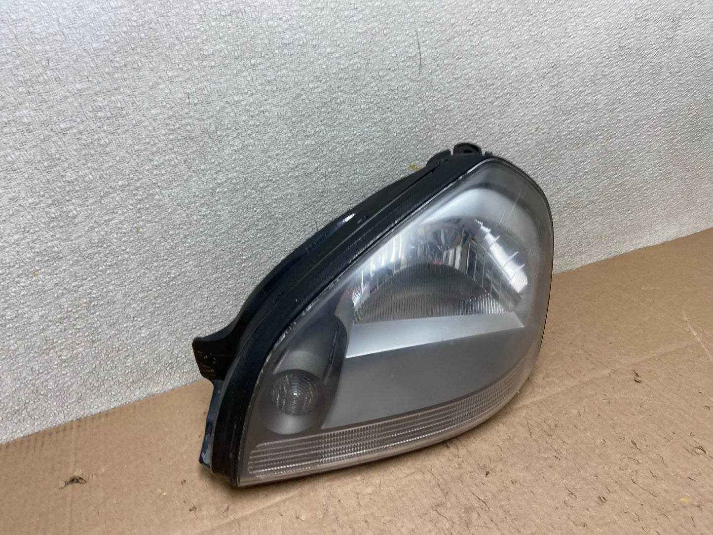 2005 to 2008 Hyundai Tucson Left Driver LH Side Headlight Oem Y2912 DW2