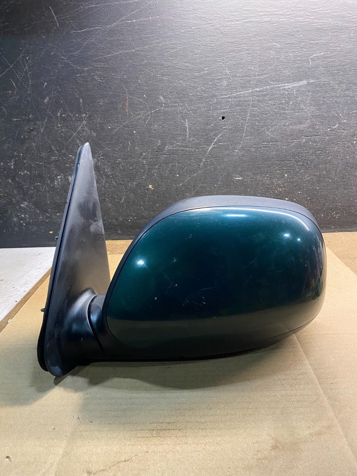 2001 to 2006 Toyota Sequoia Left Driver View Door Mirror OEM Z2529 MS0