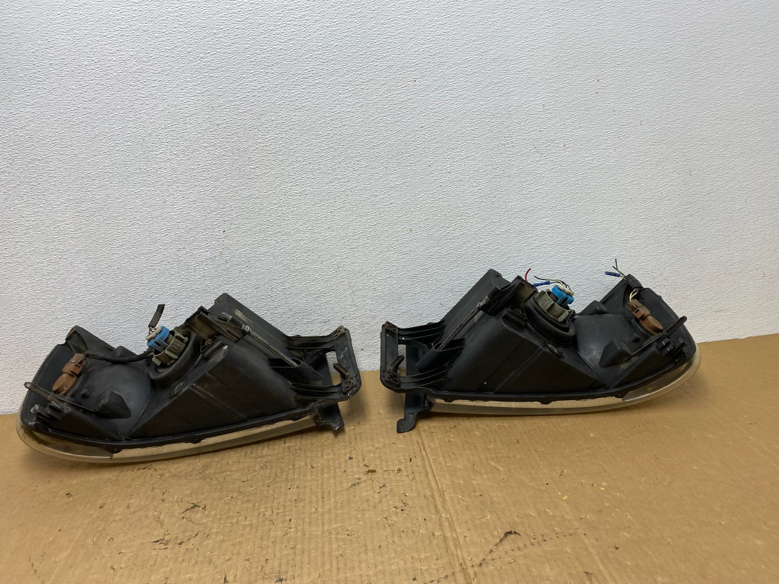 2002 to 2005 Dodge Ram Left+Right Side Headlights AC8160 DW7