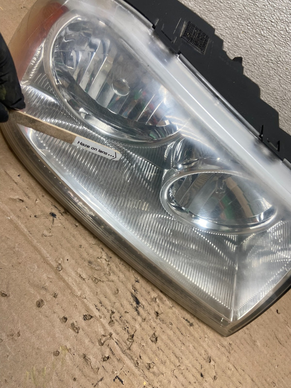 2003 - 2006 Lincoln Navigator Right RH Side Headlight Halogen AA9520 DW4