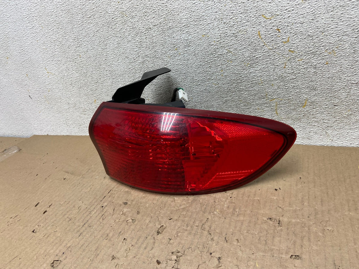 2006-2007 Subaru Tribeca B9 Right Passenger Rh Side Tail Light AH5973 LK2