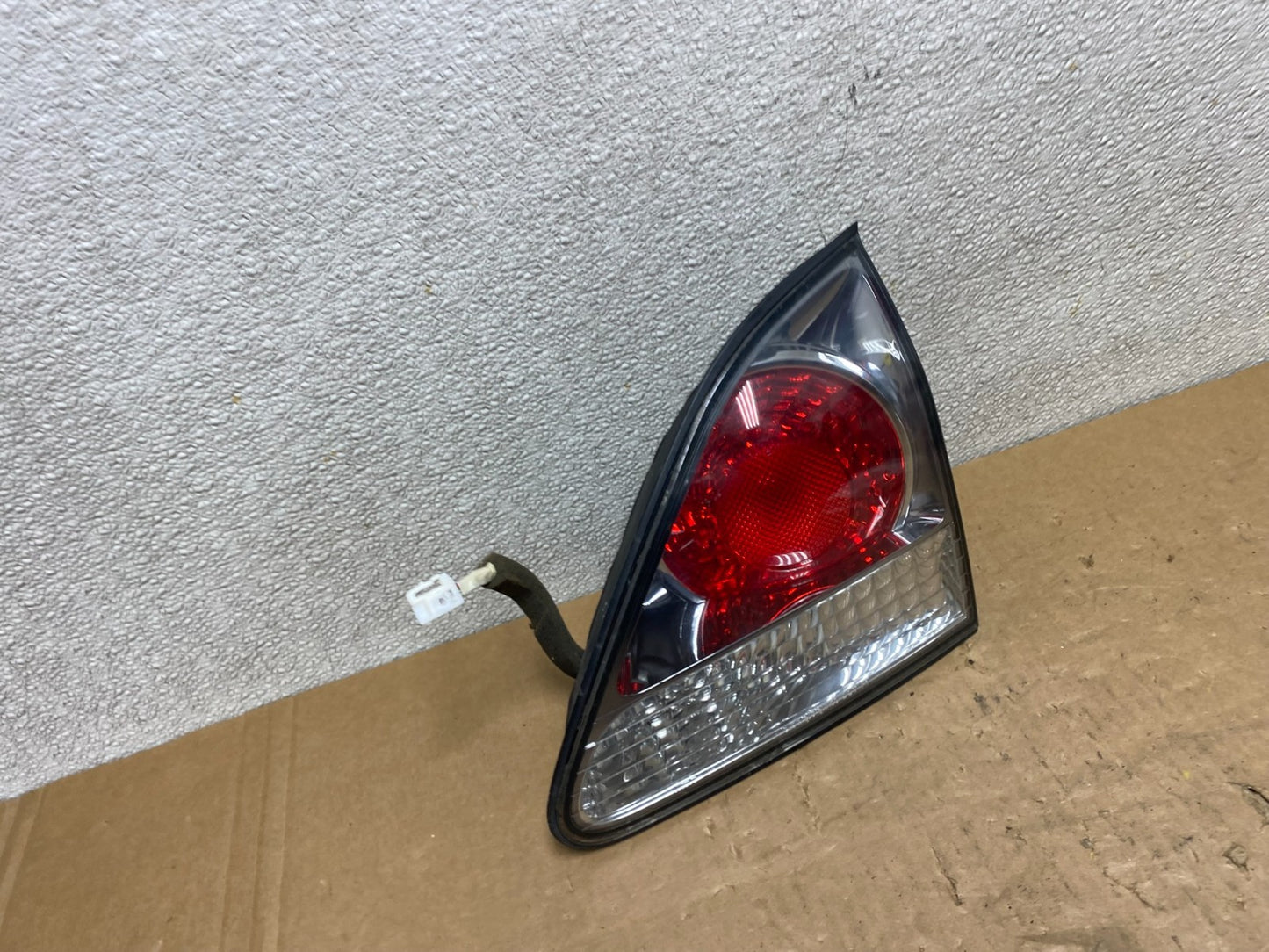 2000-2003 Lexus RX300 Right Passenger Side Rear Inner Tail Light Oem V5673 DW2