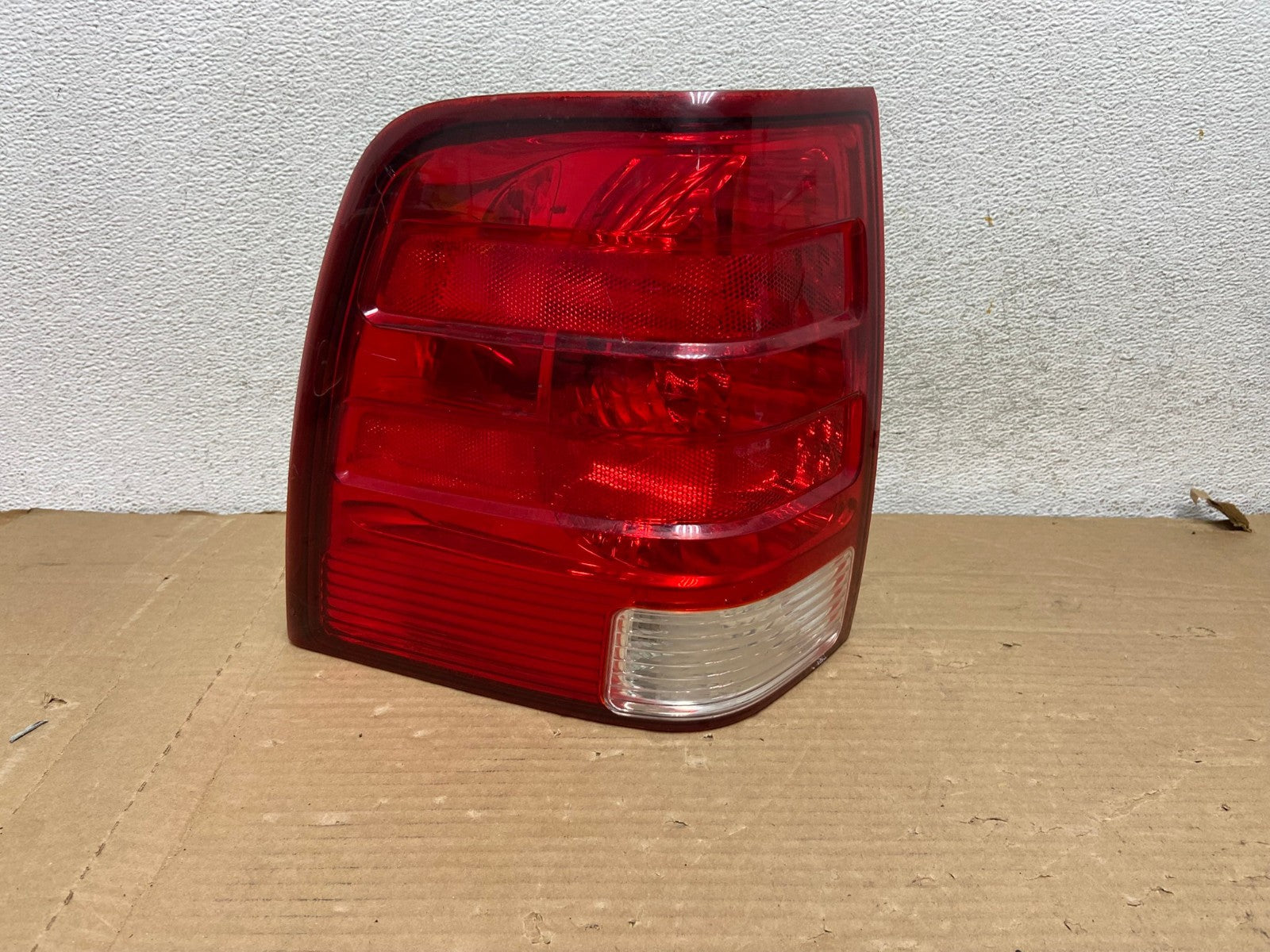 2003 2004 2005 2006 Ford Expedition Left Driver Lh Tail light AG8158 LK0