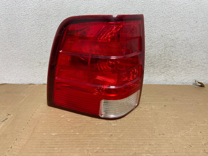 2003 2004 2005 2006 Ford Expedition Left Driver Lh Tail light AG8158 LK0