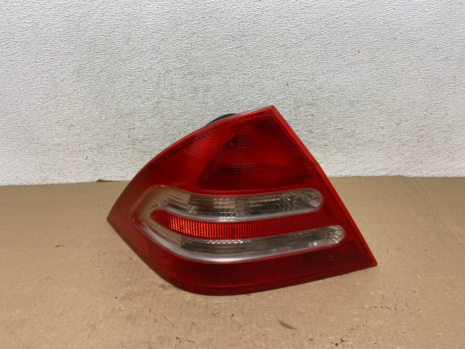 2001-2004 Mercedes-Benz C 230 C240 W203 C-Class Left Driver Tail Light AG4121 LK0