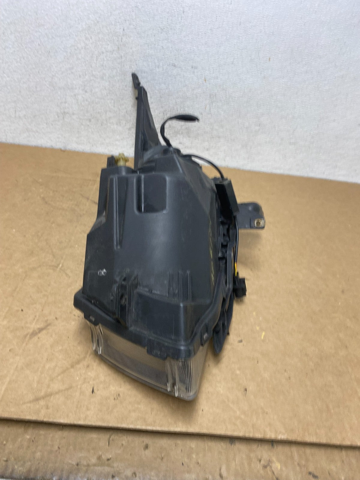2011 to 2015 Chevrolet Cruze Halogen Right Passenger Rh Headlight AD6181 DW8