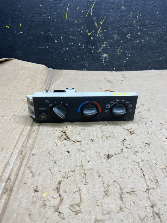 1996 - 2005 GMC Chevrolet Express 1500 Climate Control A/C x6178 DG0