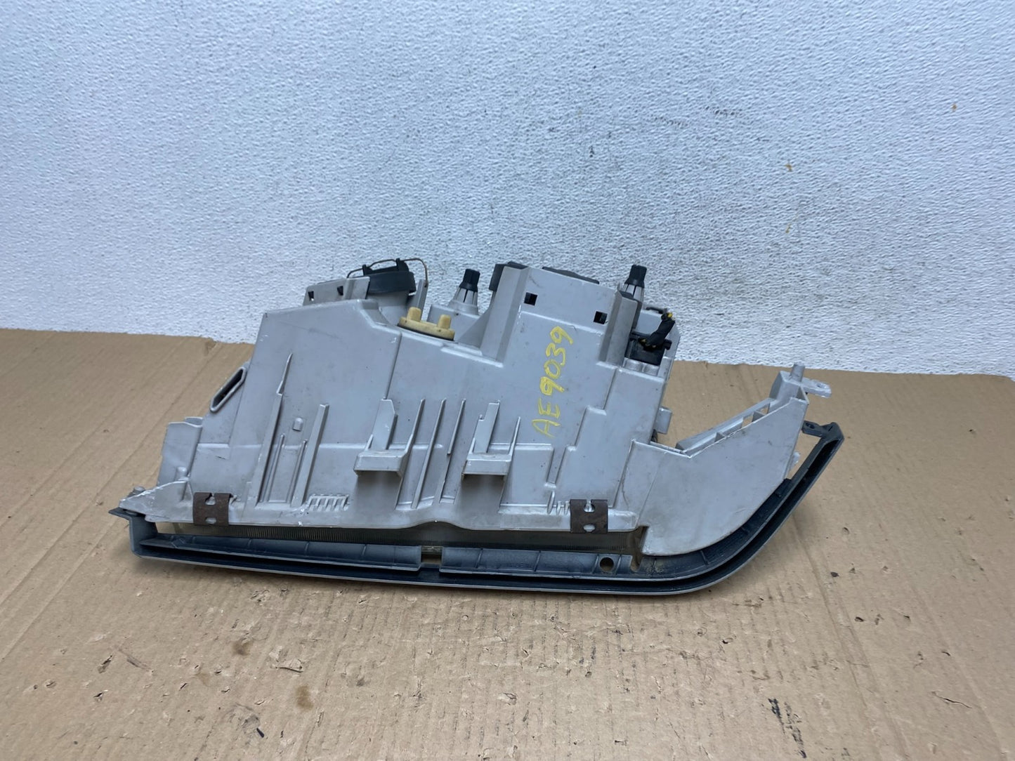 1997 - 2000 Mercedes C C230 W202 Front Right Passenger Headlight AE9039 DG6