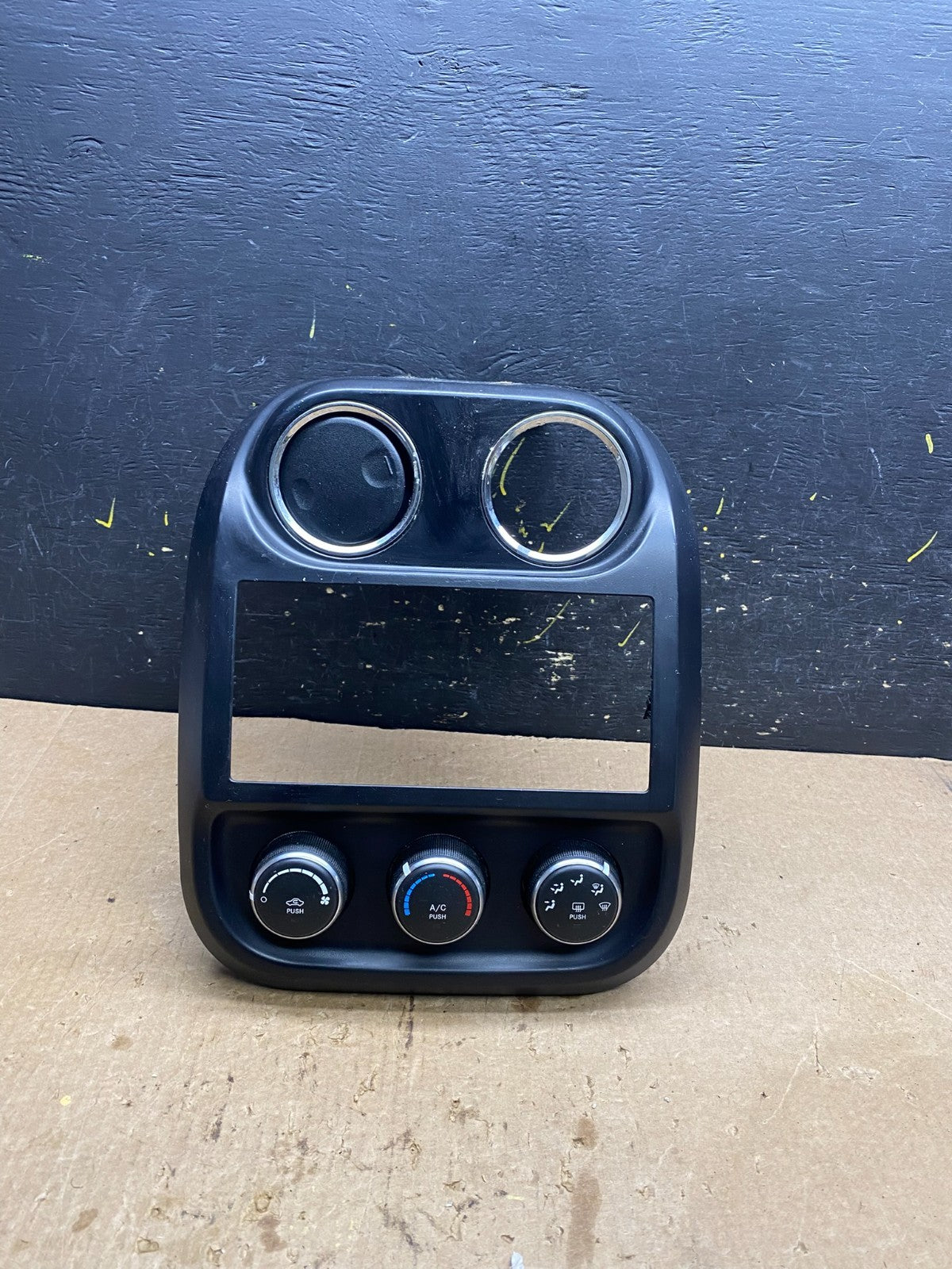 2011 to 2017 Jeep Compass Dash Climate Temperature Control Radio Bezel Z4460 DG0