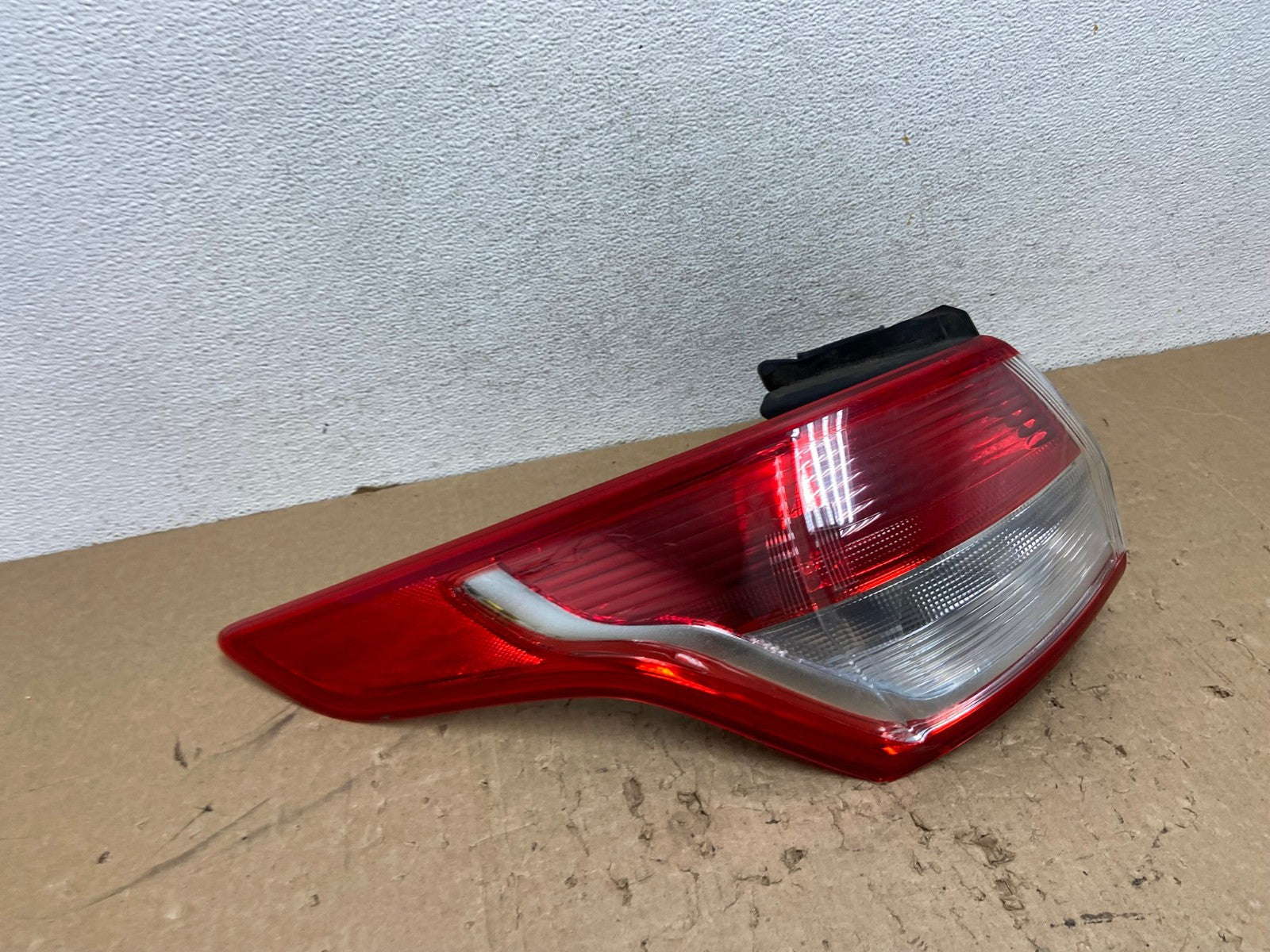 2013 to 2016 Ford Escape Left Driver LH Side Tail Light AG1376 LK2