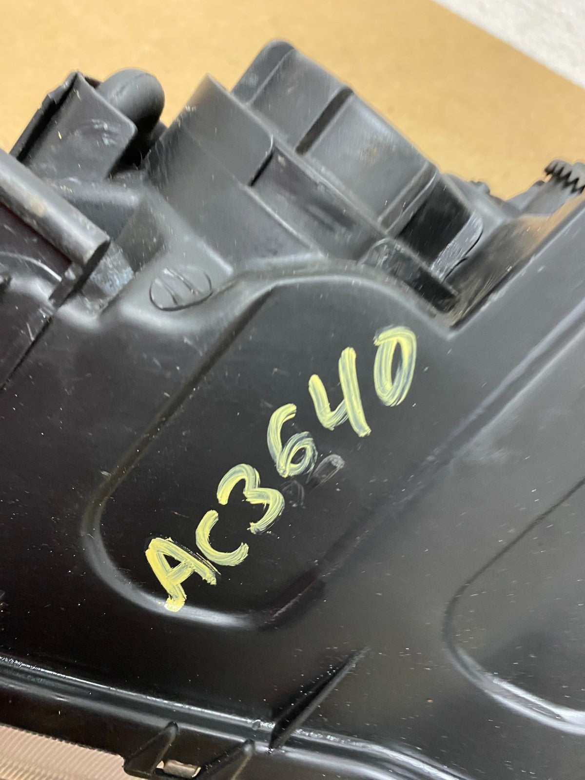 2007 2008 2009 2010 Hyundai Elantra Right Passenger Side Headlight AC3640 DW10