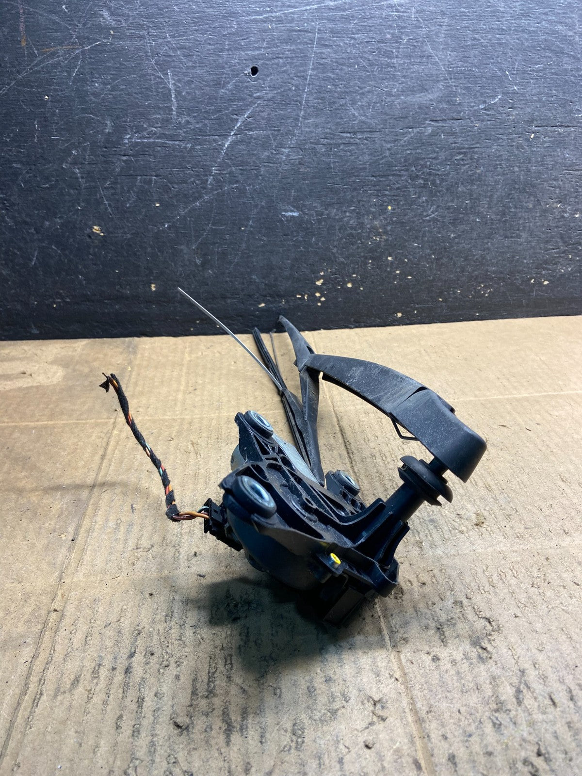 2004 to 2007 Dodge Grand Caravan Rear Wiper Motor Y7350 PS2
