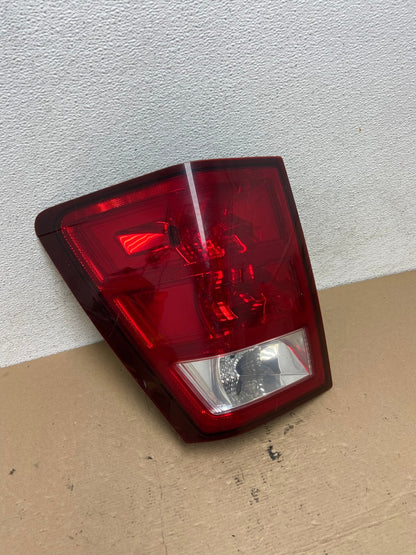 2005 to 2006 Jeep Grand Cherokee Left Driver Side Lh Tail Light AF4541 LK2