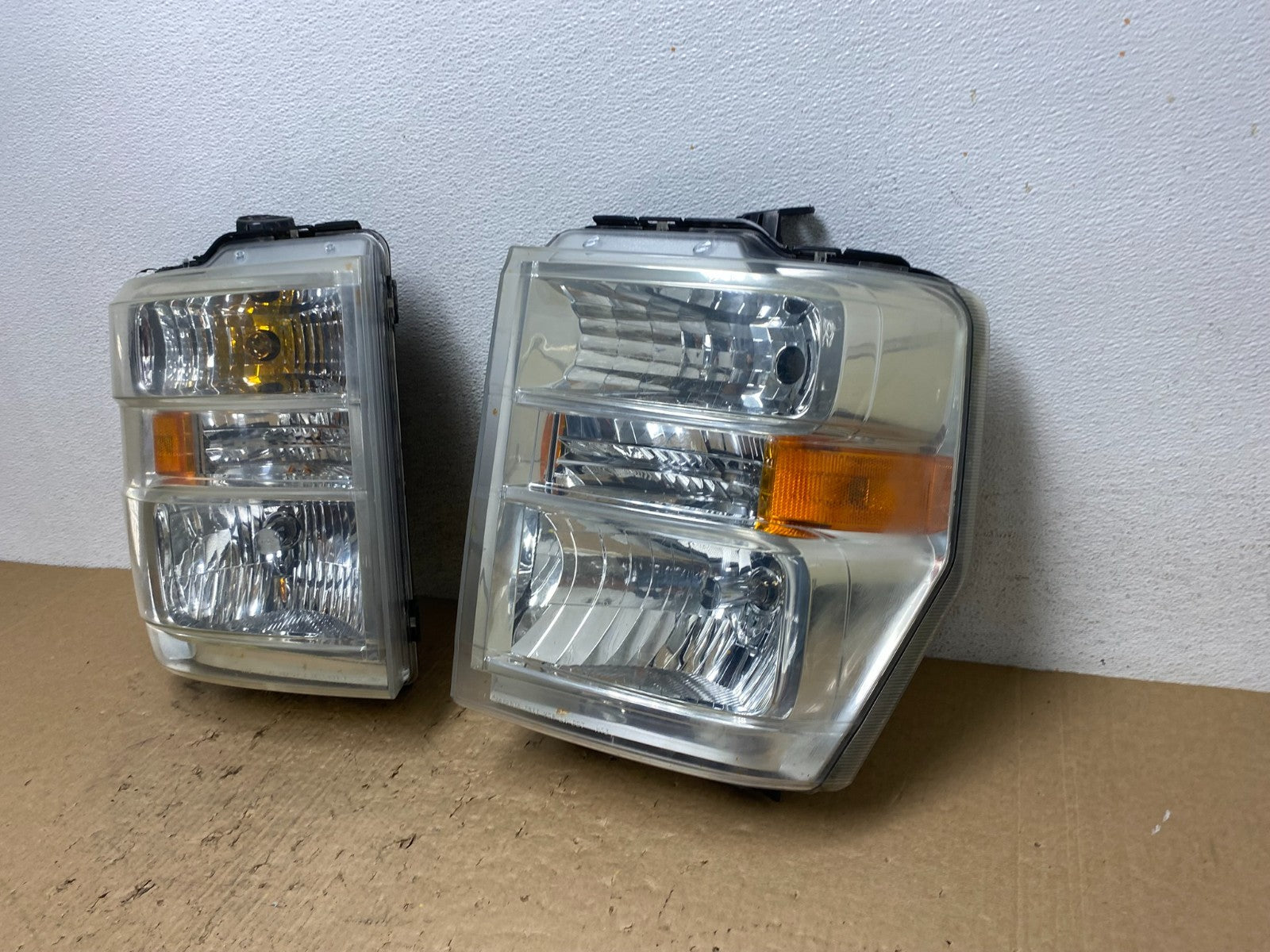 2008-2014 Ford Econoline E150 E250 E350 Left+Right Headlights AF8193 DW1