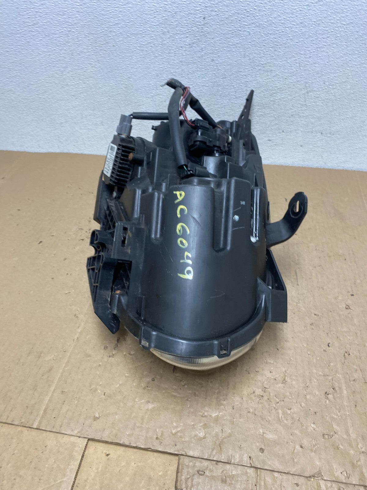 2008 to 2013 Nissan Rogue HID Xenon Headlight Left Driver Lh Side AC6049 DW8