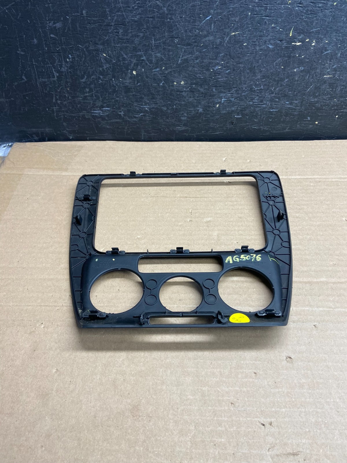 2016 2017 2018 Volkswagen Jetta Panel Radio Climate Control Bezel Trim AG5076 DG3
