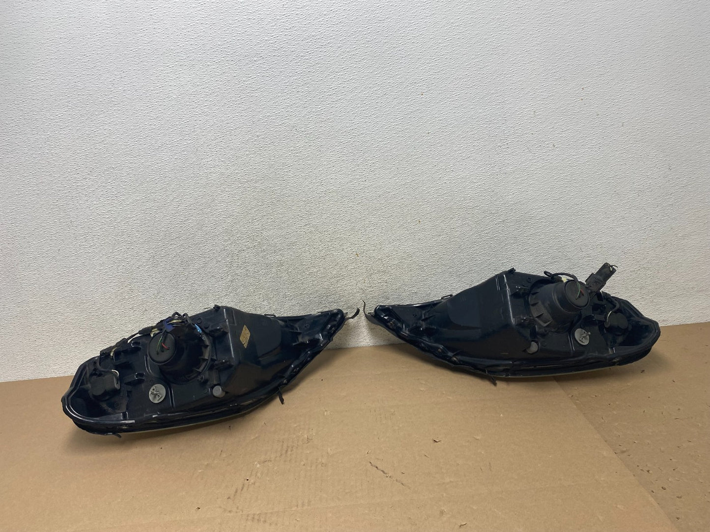 2000 to 2005 Mercury Sable Left+Right Side Halogen Headlights AG5739 DW5
