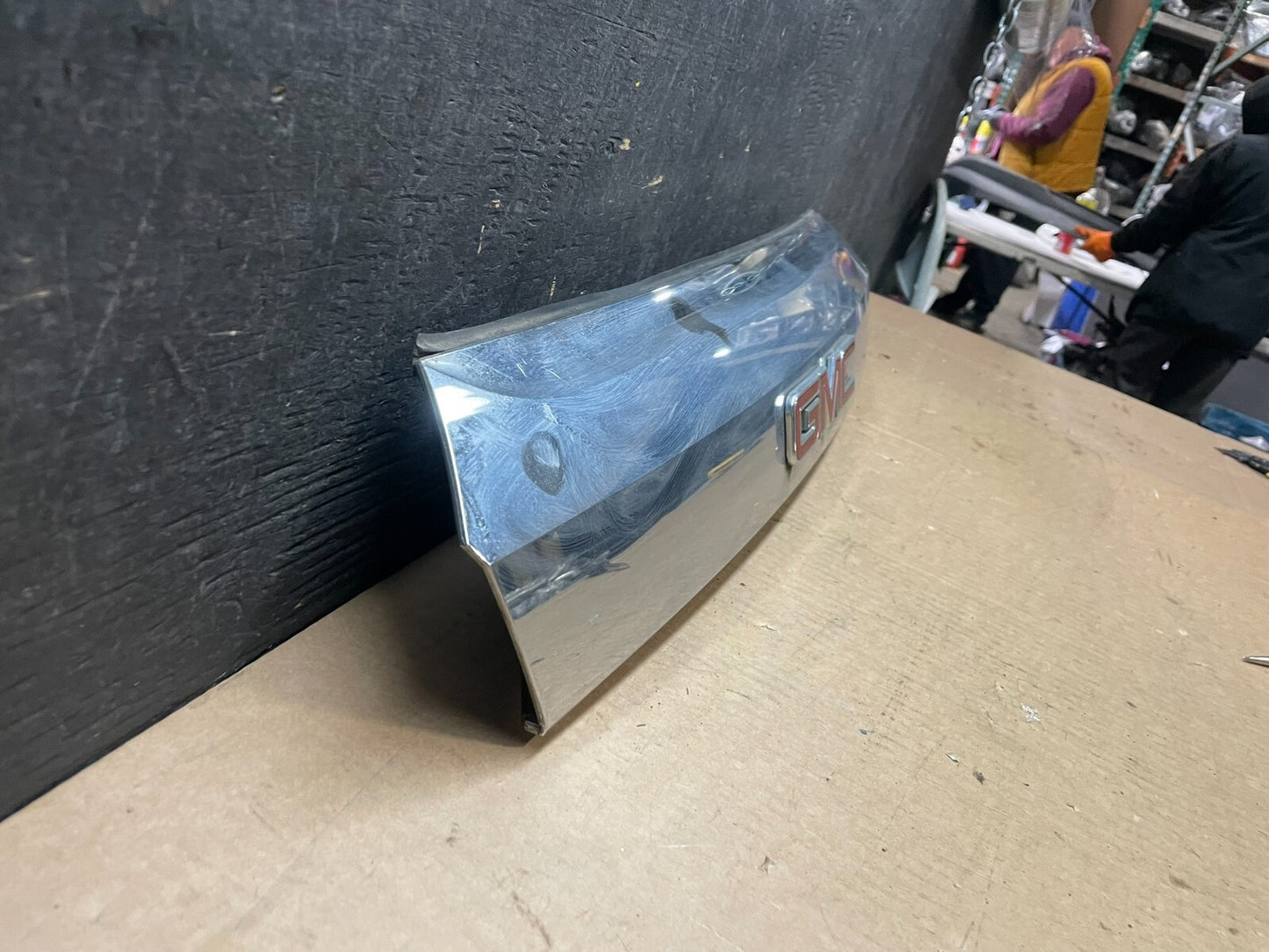 2011-2015 GMC Terrain Tailgate Liftgate Chrome Finish Molding Camera Oem j38792