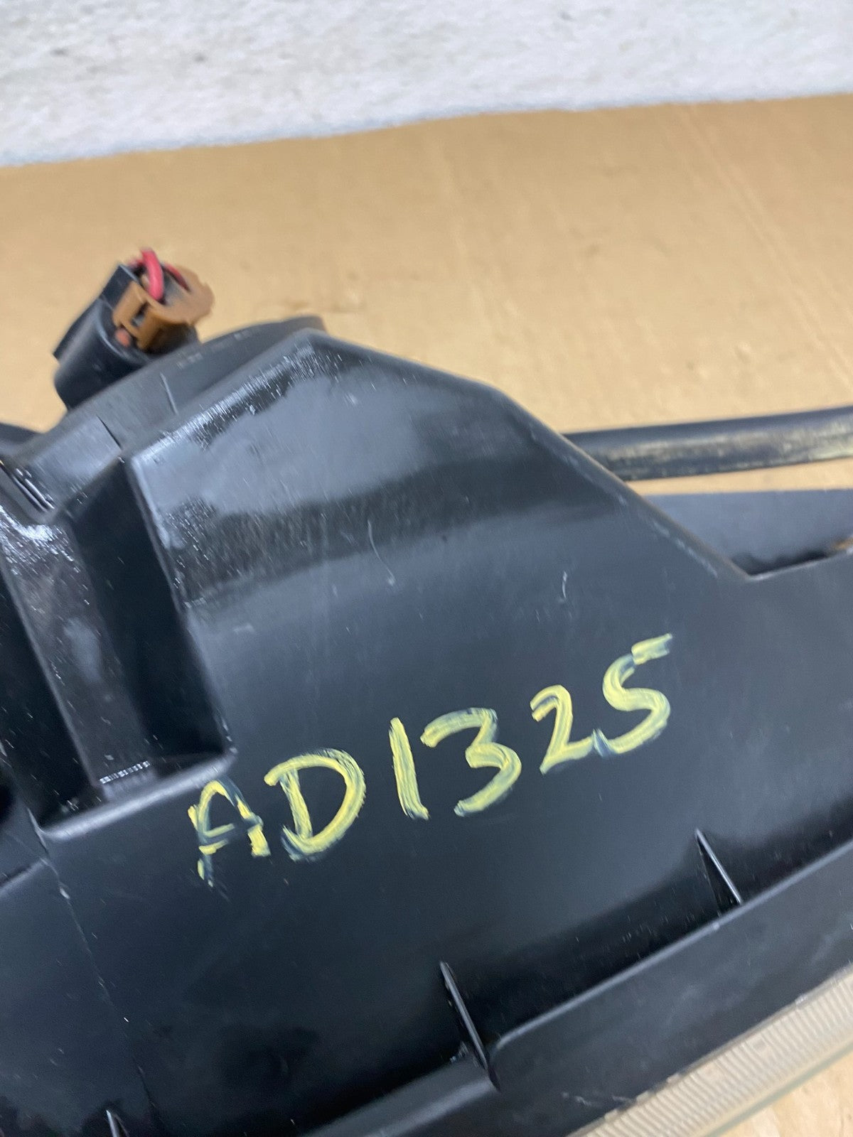 2004-2005 Toyota Sienna Left Driver LH Side Halogen Headlight AD1325 DW10
