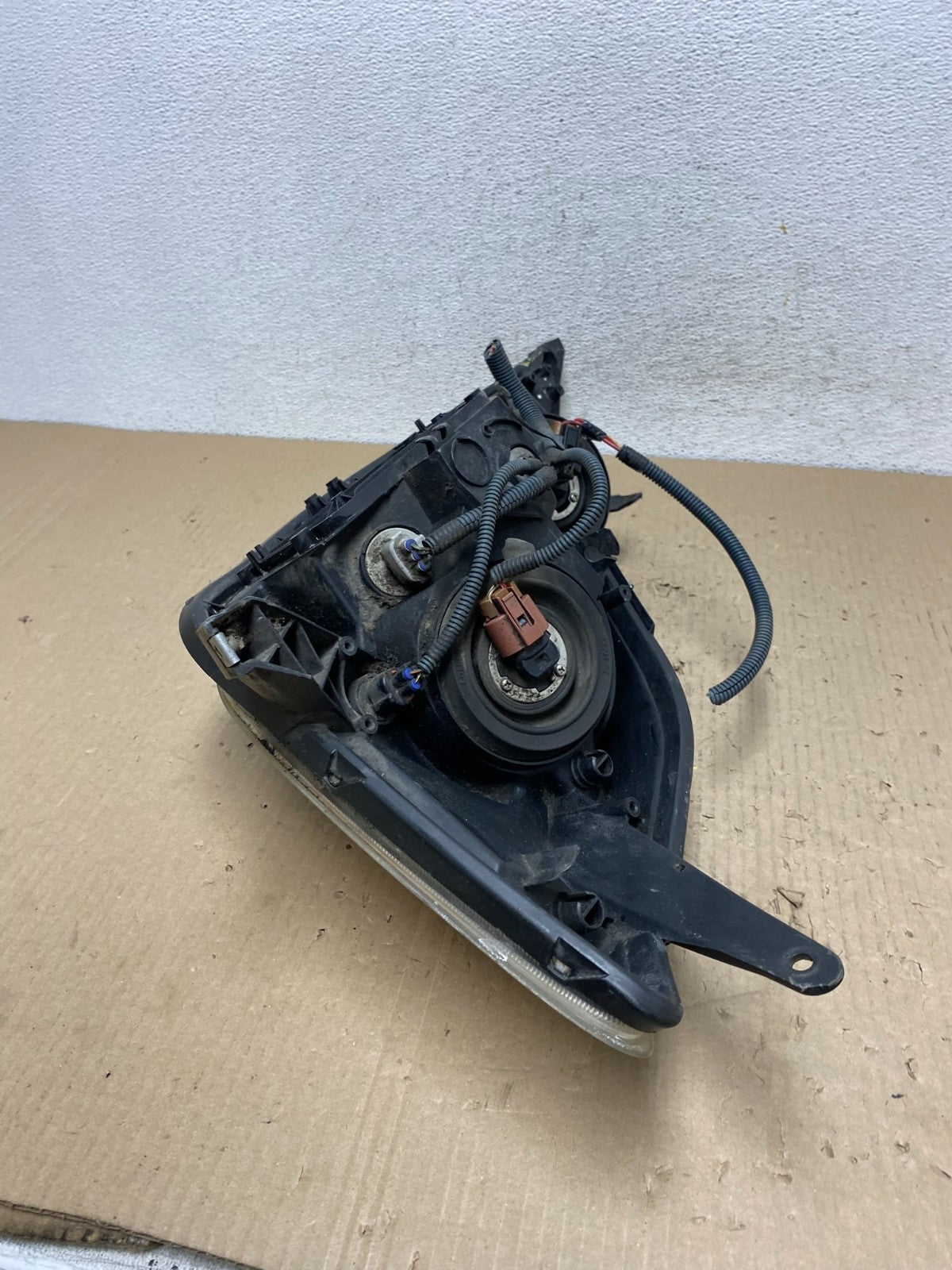 2004-2005 Toyota Sienna Right Passenger Halogen Headlight AF2826 DW8