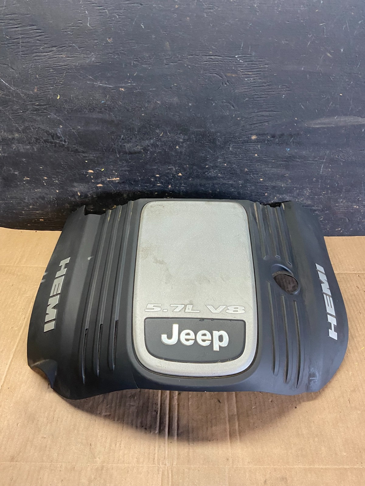 2005 to 2010 Jeep Grand Cherokee 5.7L Hemi Engine Cover Plastic Shield R7326 DG0