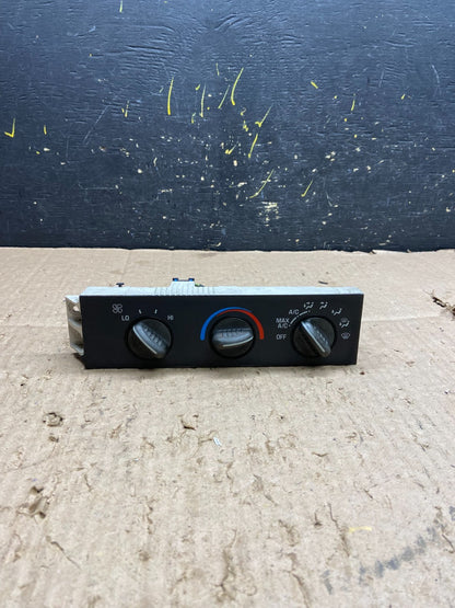2001 - 2007 GMC Chevrolet Express 1500 Climate Control A/C Y7809 DG0