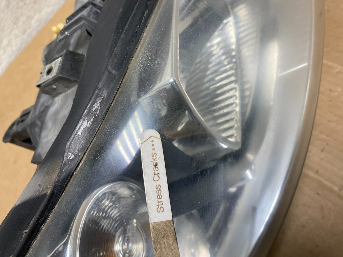 2005 to 2007 Volvo XC70 V70 Right Passenger RH Headlight AI8836 DW4