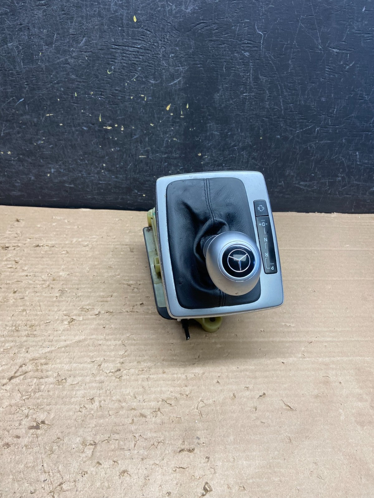 2008 - 2011 Mercedes W204 C350 C300 C250 Center Console Shift Shifter AG8595 DG2