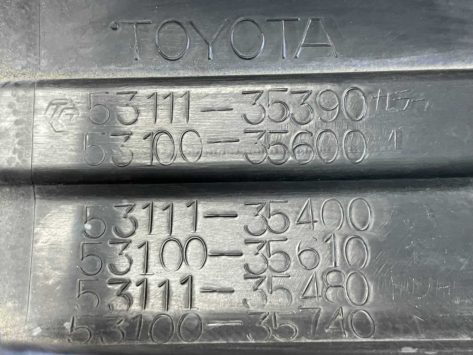 2001 to 2002 Toyota 4Runner Front Upper Grill Grille AG3103 DG5