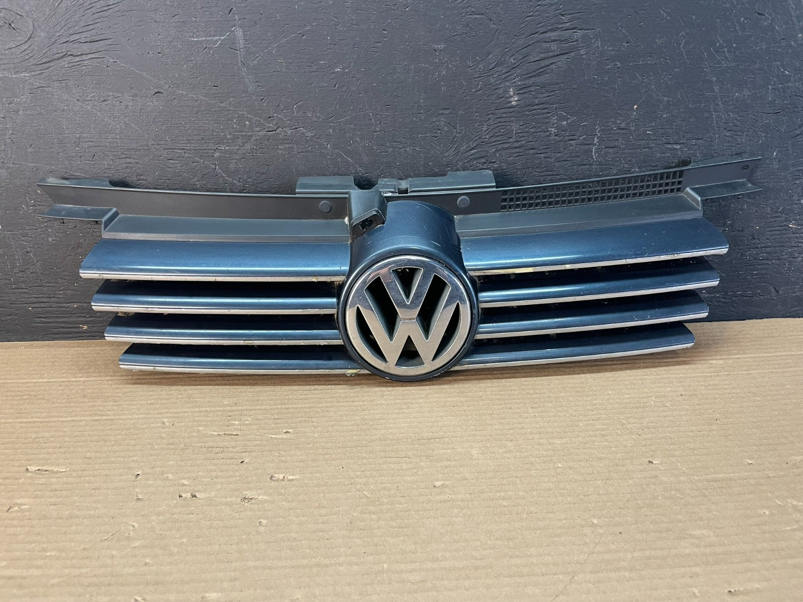 1999-2005 Volkswagen Jetta Front Upper Grille Grill Chrome AE8727 DG0