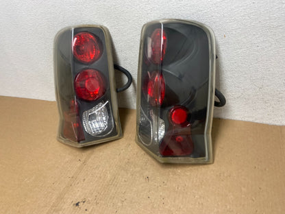 2002 to 2006 Cadillac Escalade Left+Right Side Tail Lights AF97470